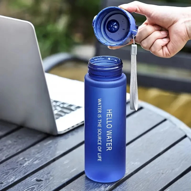 Convenience water bottle, high-quality PC material (600 ml)