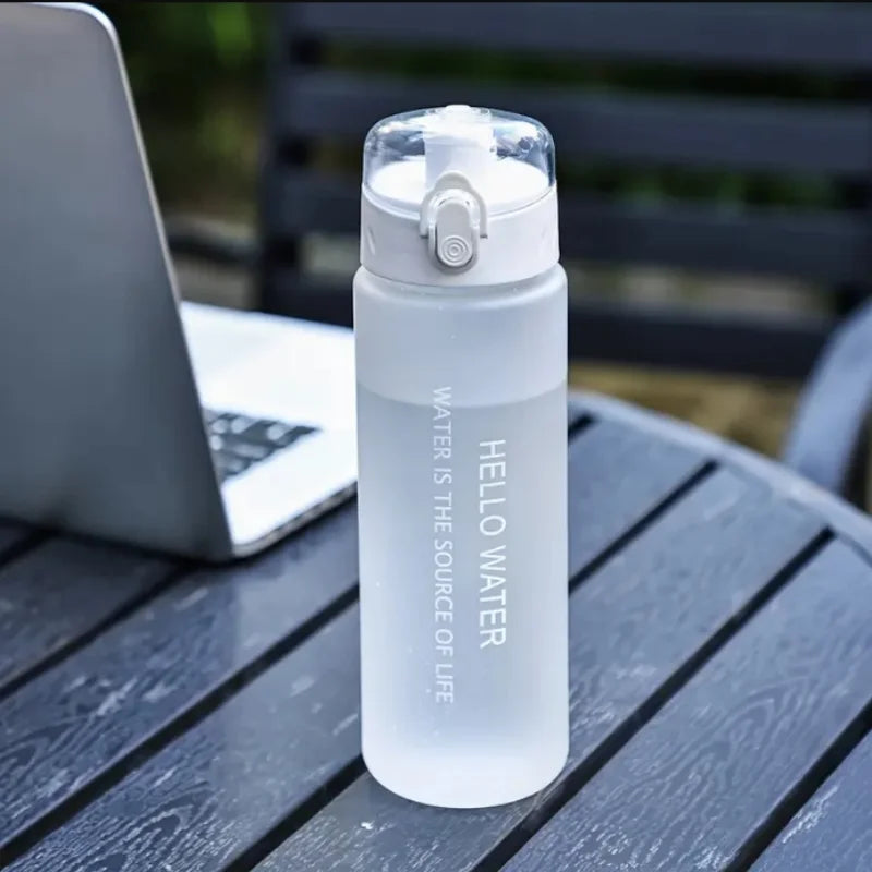 Convenience water bottle, high-quality PC material (600 ml)